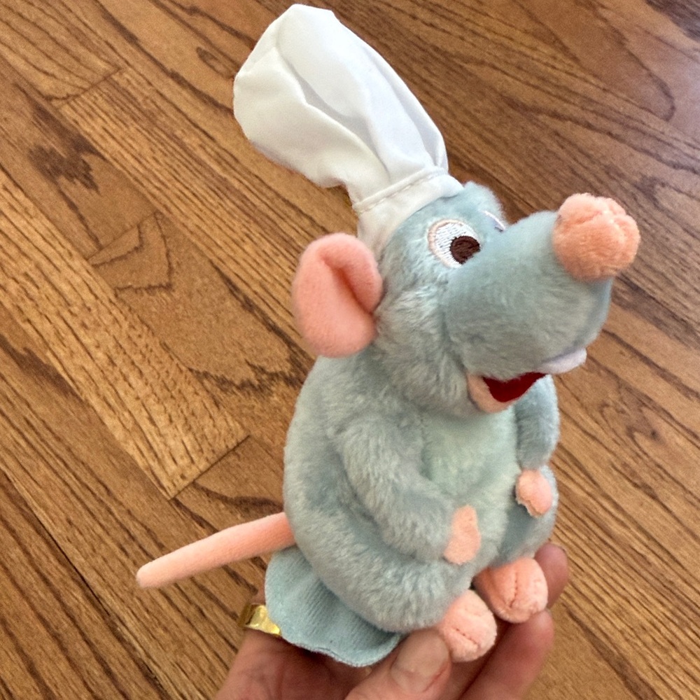 Disney Ratatouille, Remy shoulder toy with magnet. From the park!